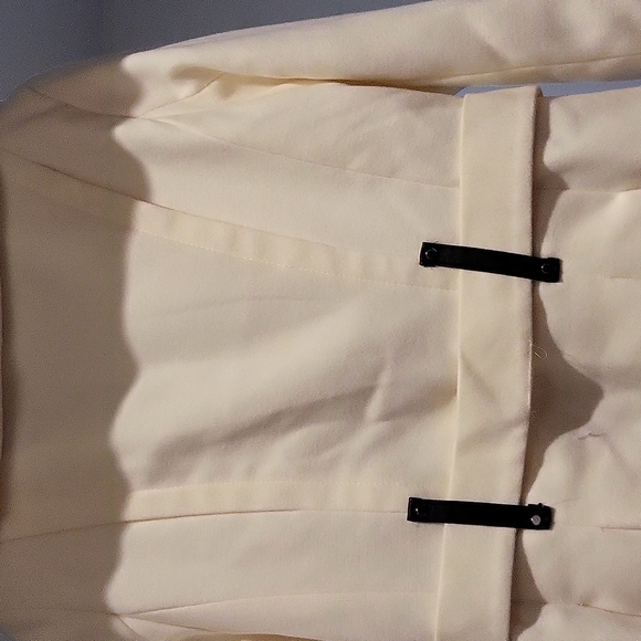 Women's Cream color belt jacket - Picture 5 of 8